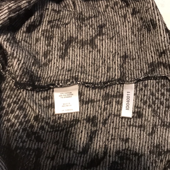 Ladies New York & Company Sleeveless Mock Neck /Black & White - Picture 8 of 9